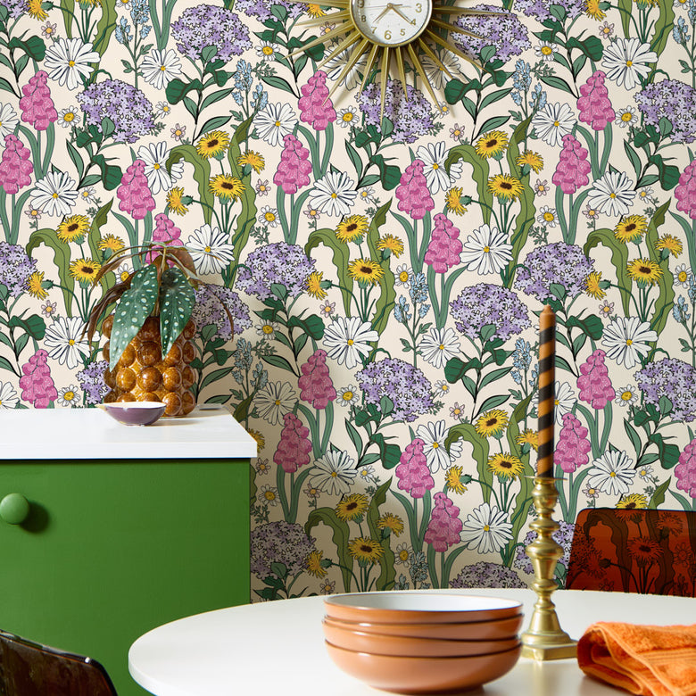 Cottage Garden Wallpaper in Vintage Cream