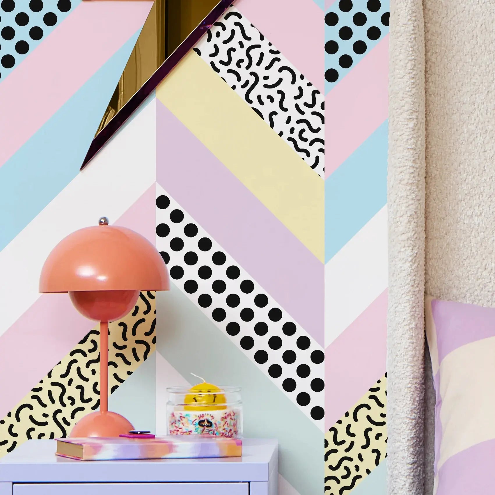 Shell-ectric Vibes Wallpaper in Power Pastels