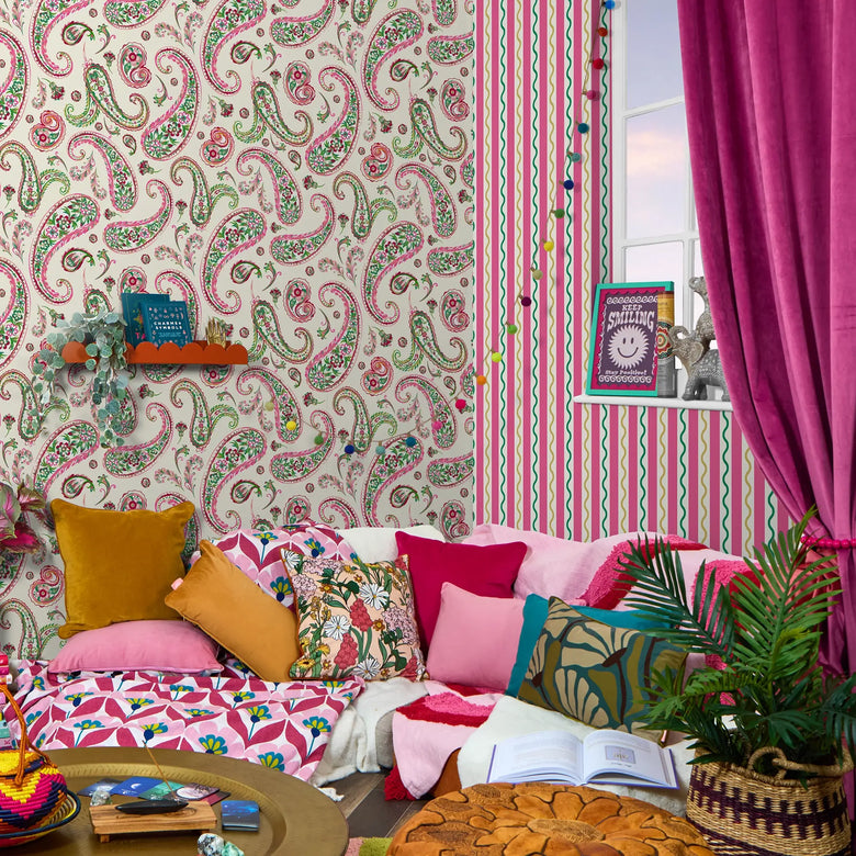 Straight and Wiggle Wallpaper in Hot Pink and Forest Green