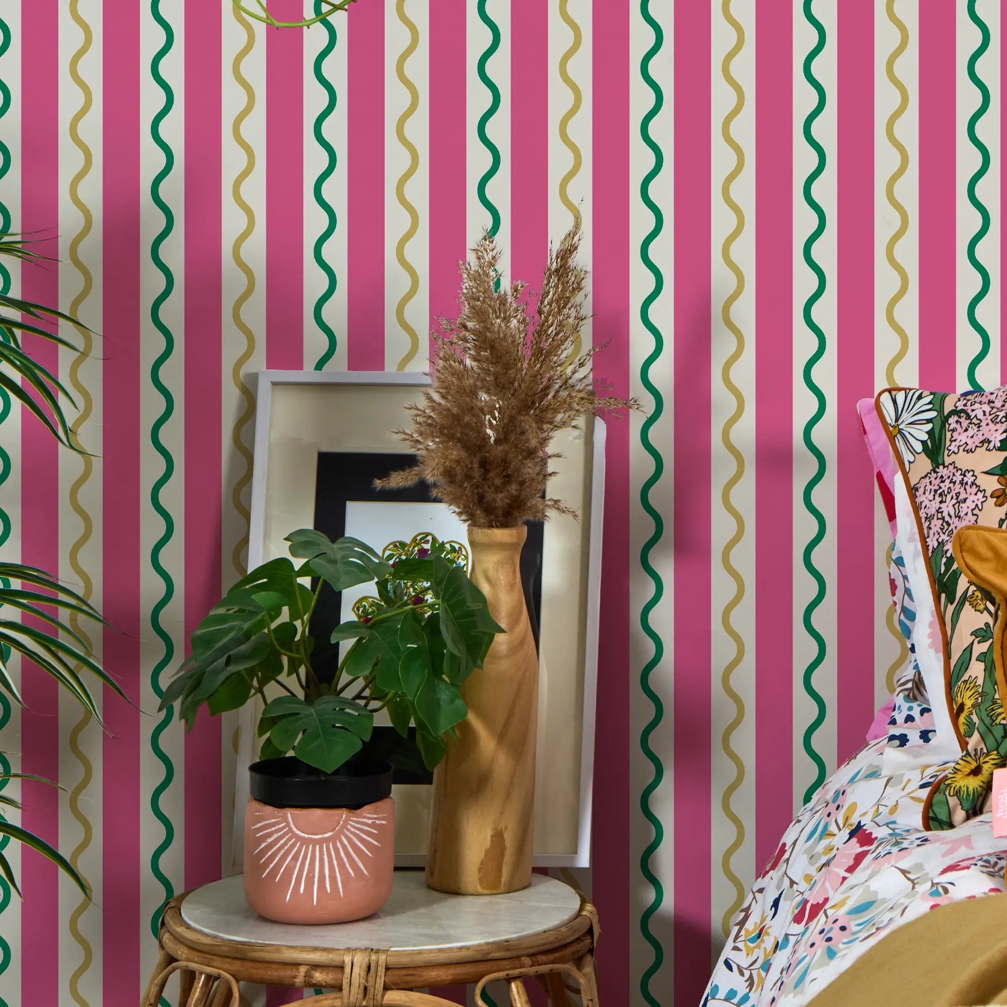 Straight and Wiggle Wallpaper in Hot Pink and Forest Green