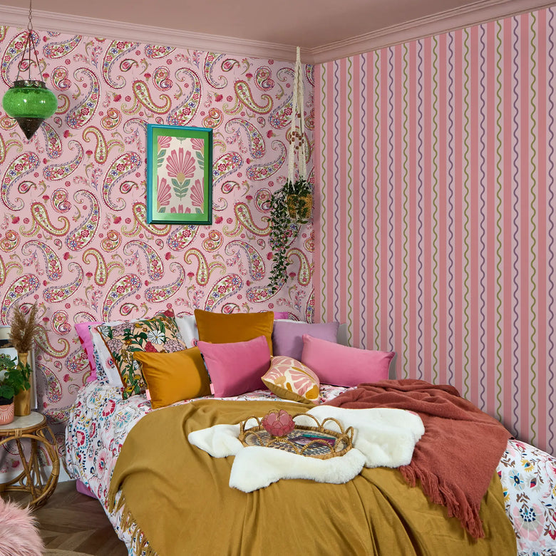 Straight and Wiggle Wallpaper in Pink and Lilac