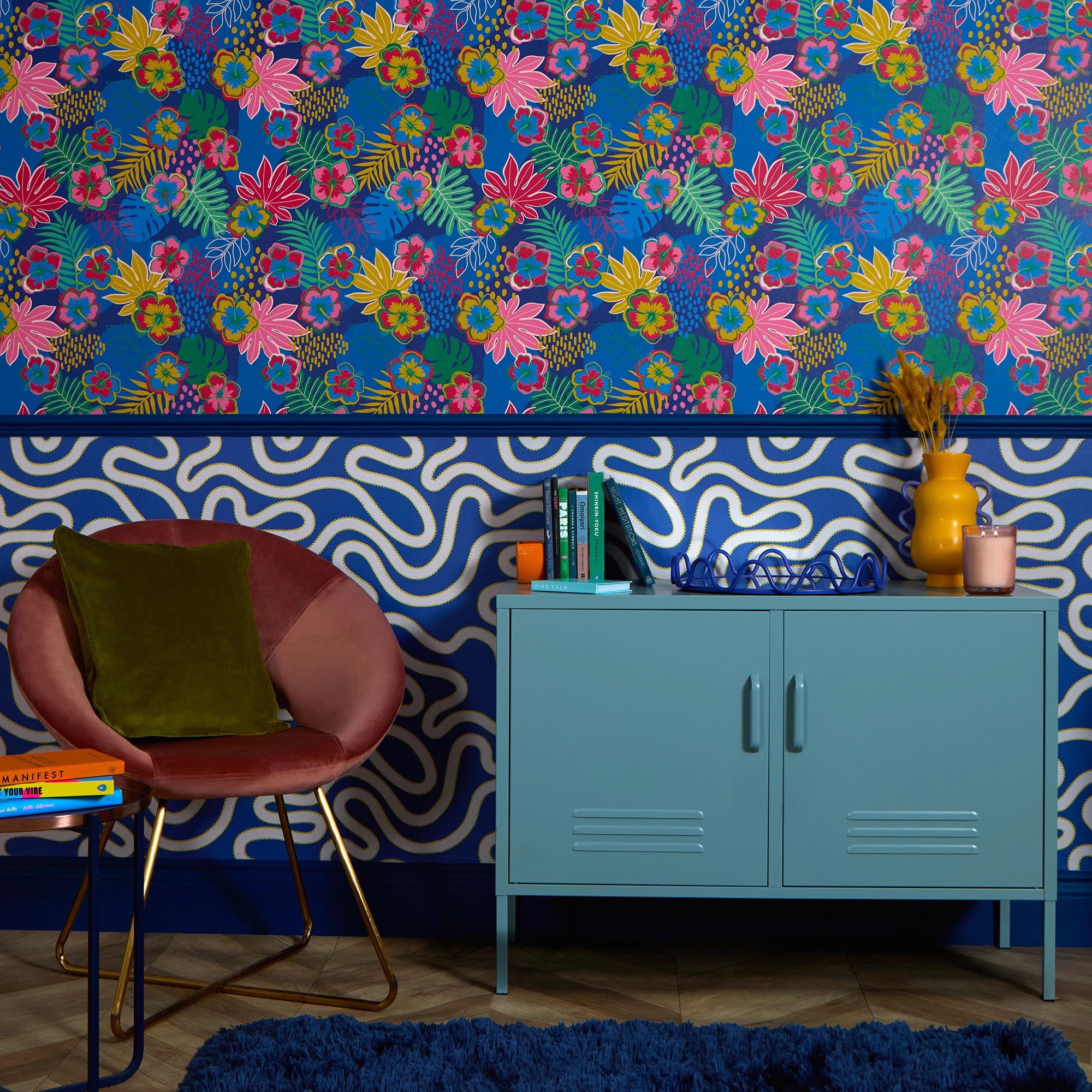 Dotty as a Squiggle Wallpaper in Electric Blue and Yellow